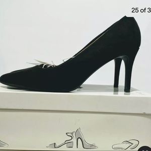 Size 6.5 little black pumps